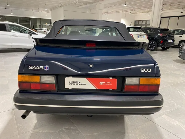 Saab 900