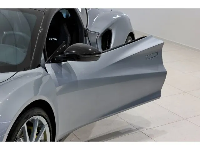Lotus Emira