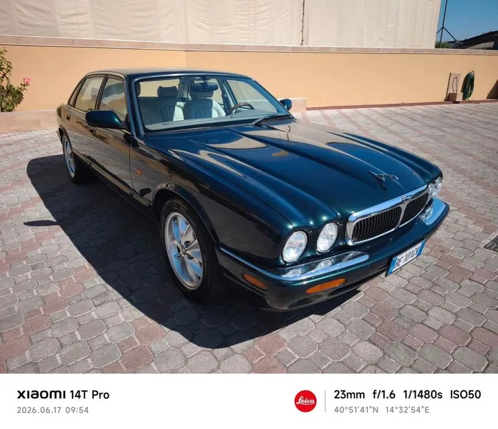 Jaguar XJ