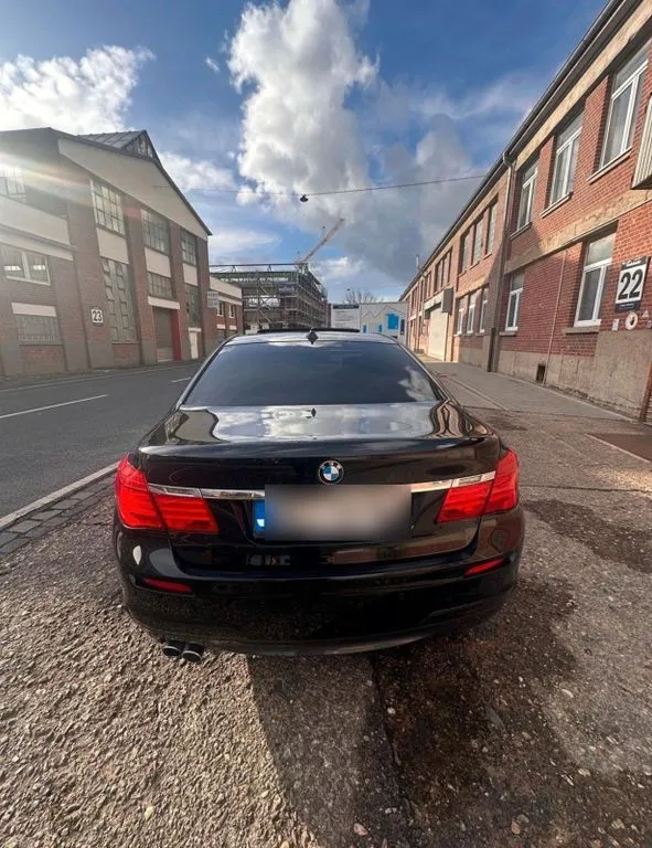 BMW 730