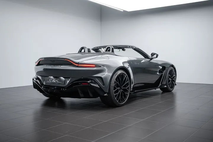 Aston Martin V12 Vantage