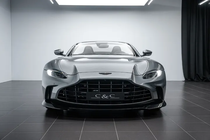 Aston Martin V12 Vantage