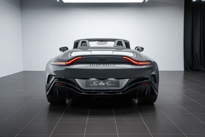 Aston Martin V12 Vantage
