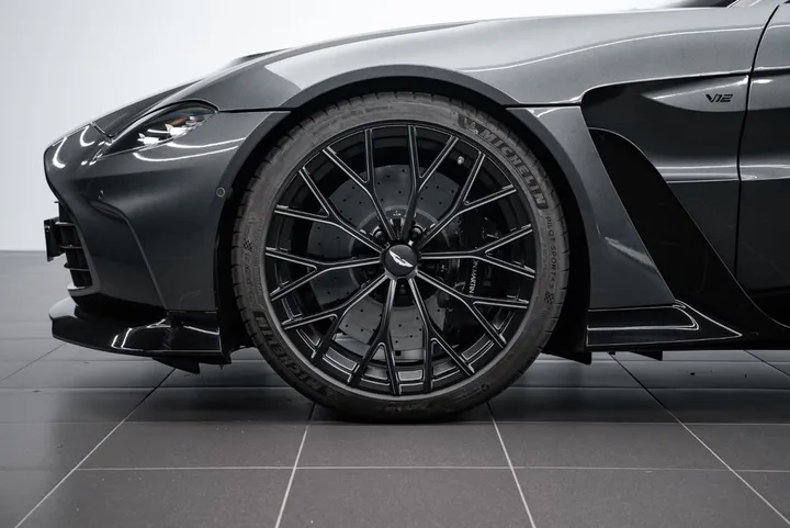 Aston Martin V12 Vantage