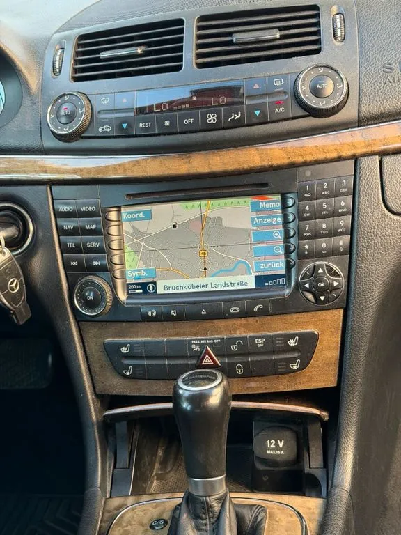 Mercedes-Benz E 320