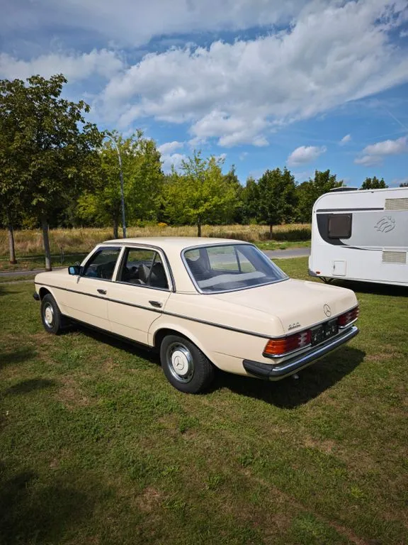 Mercedes-Benz 200