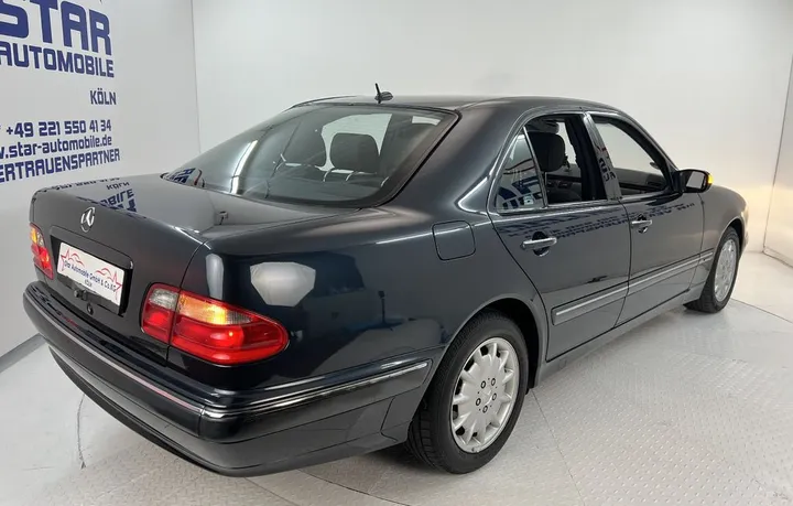 Mercedes-Benz 240