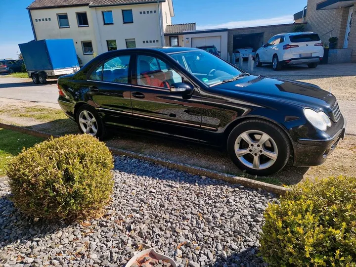 Mercedes-Benz C 220