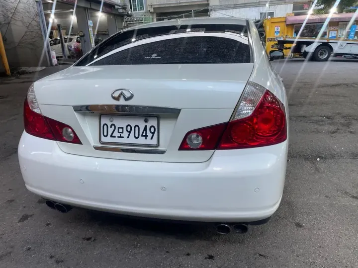 Infiniti M