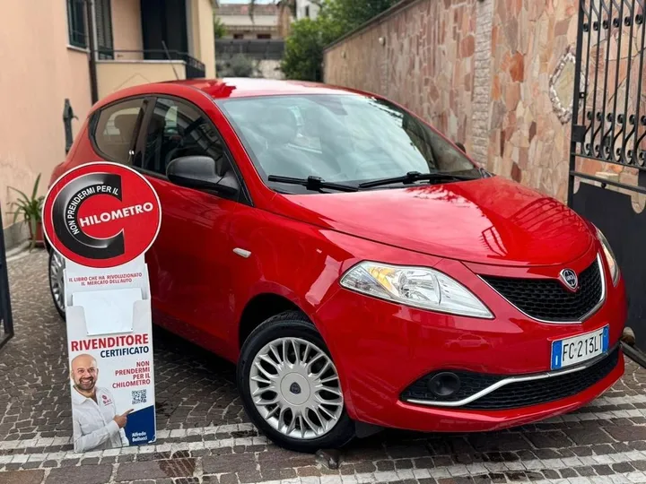 Lancia Ypsilon