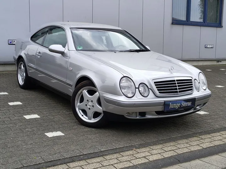 Mercedes-Benz CLK 320