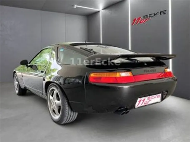 Porsche 928