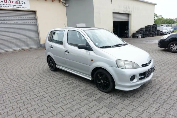 Daihatsu YRV