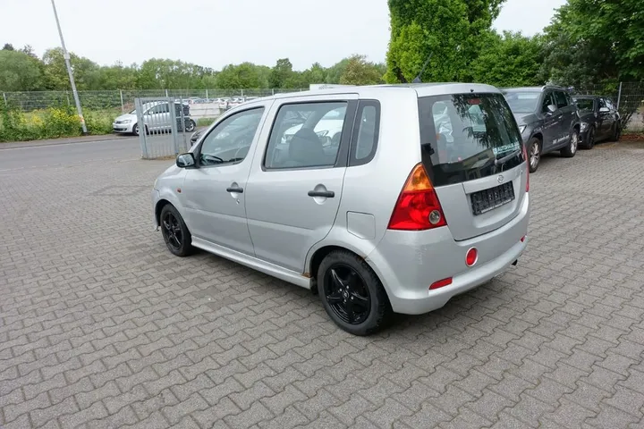 Daihatsu YRV