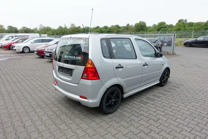 Daihatsu YRV