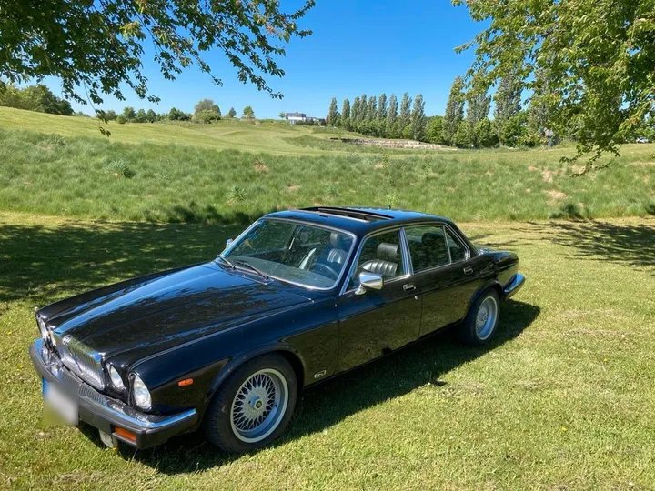 Jaguar XJ12