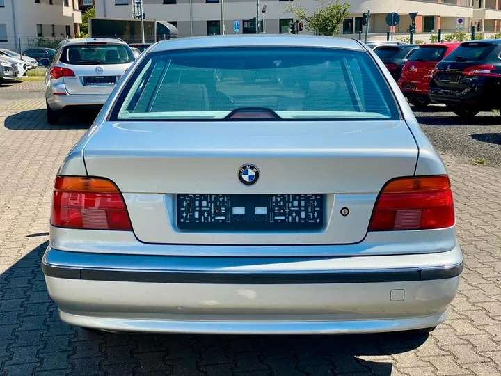 BMW 523