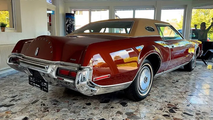 Lincoln Continental