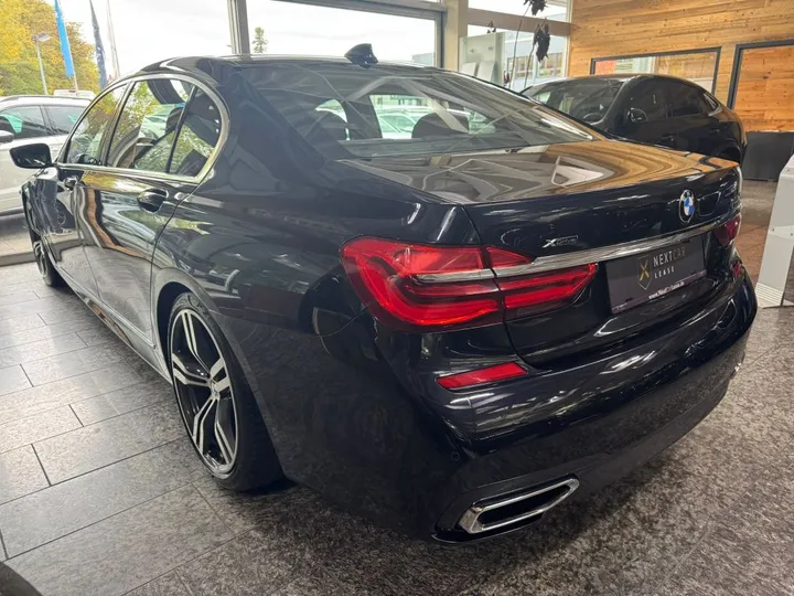BMW 750