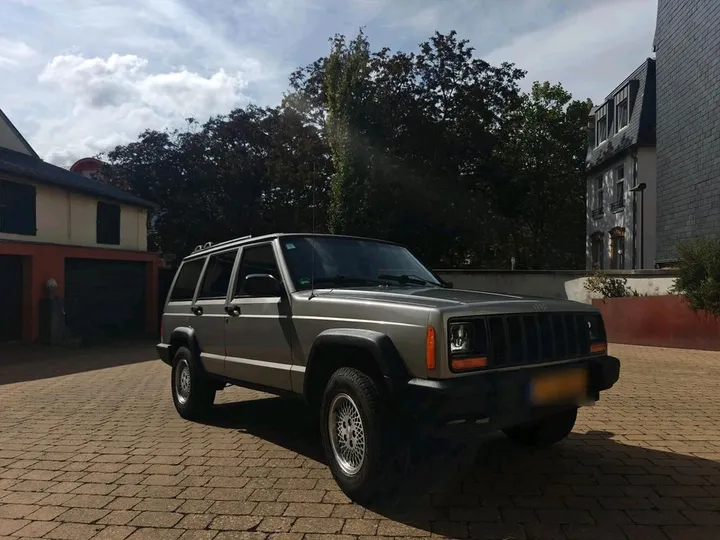 Jeep Cherokee