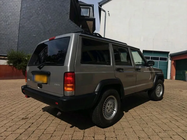 Jeep Cherokee