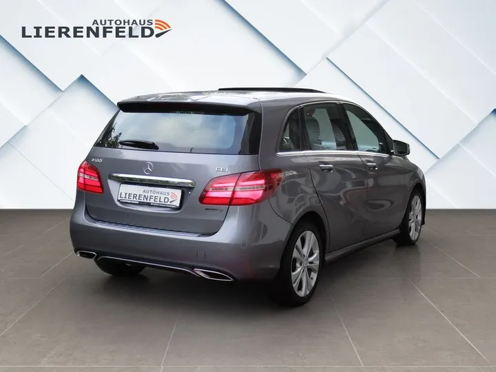 Mercedes-Benz B 180