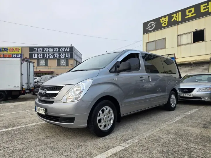 Hyundai Starex