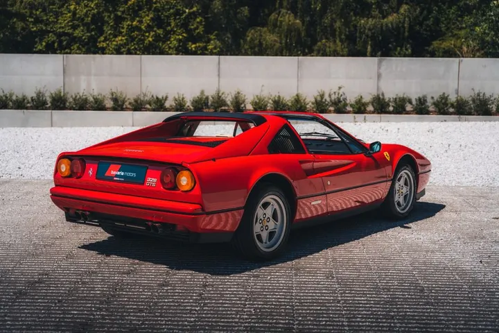 Ferrari 328