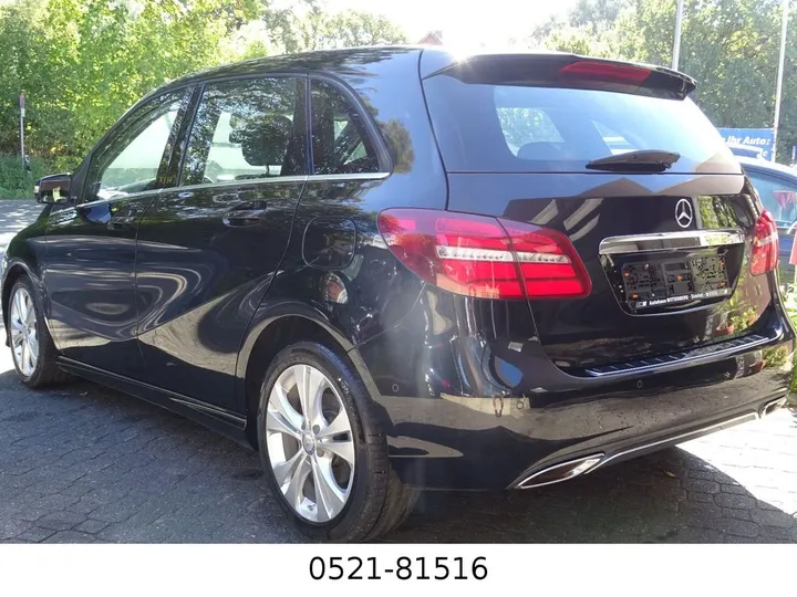Mercedes-Benz B 180