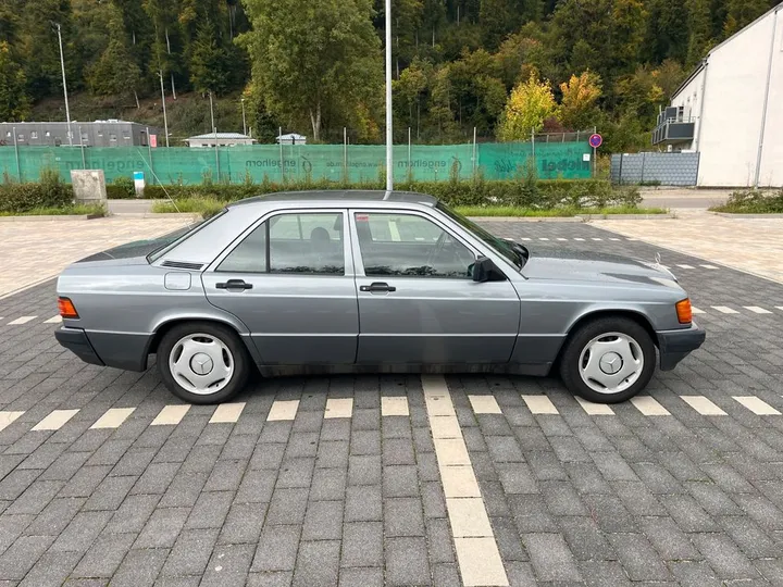 Mercedes-Benz 190