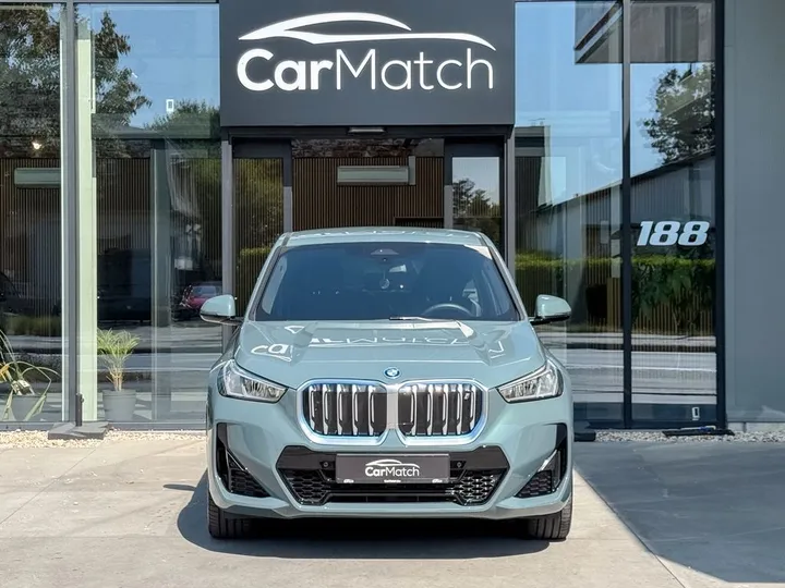 BMW iX1