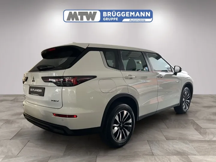 Mitsubishi Plug-in Hybrid Outlander
