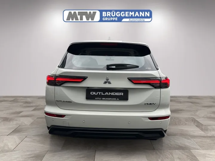 Mitsubishi Plug-in Hybrid Outlander
