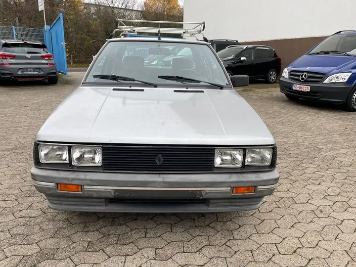 Renault R 9
