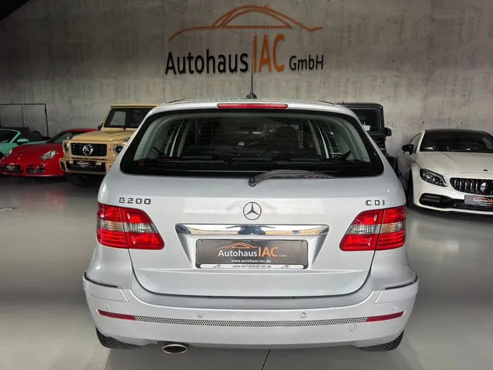 Mercedes-Benz B 200