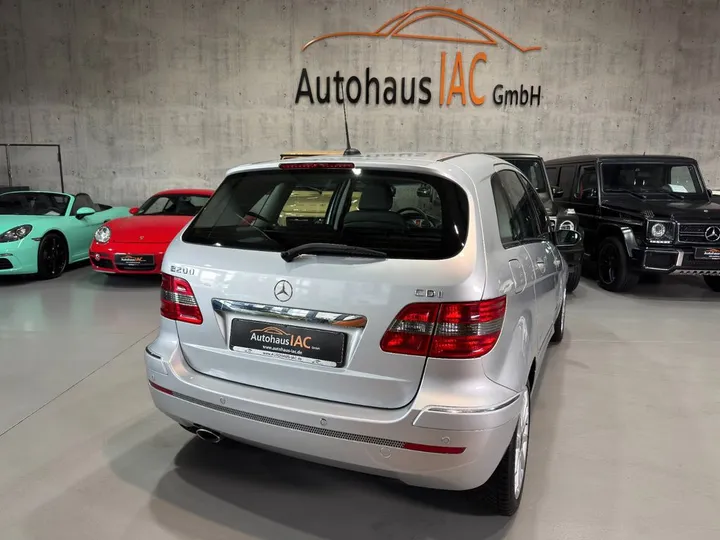 Mercedes-Benz B 200