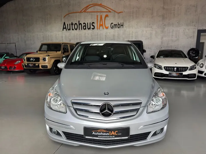 Mercedes-Benz B 200
