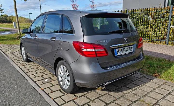 Mercedes-Benz B 220