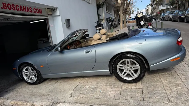 Jaguar XK8