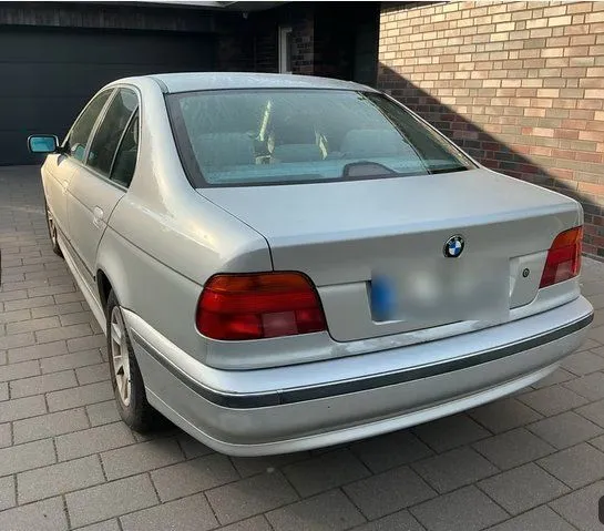 BMW 523