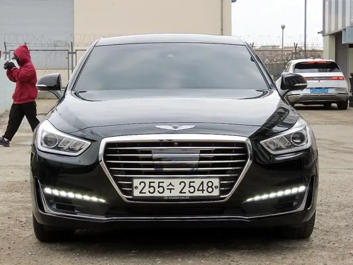 Genesis EQ900
