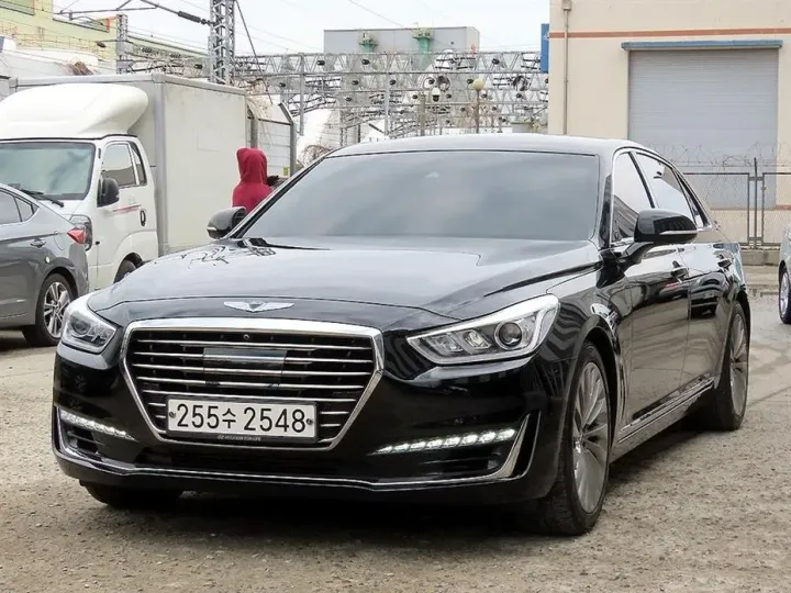 Genesis EQ900
