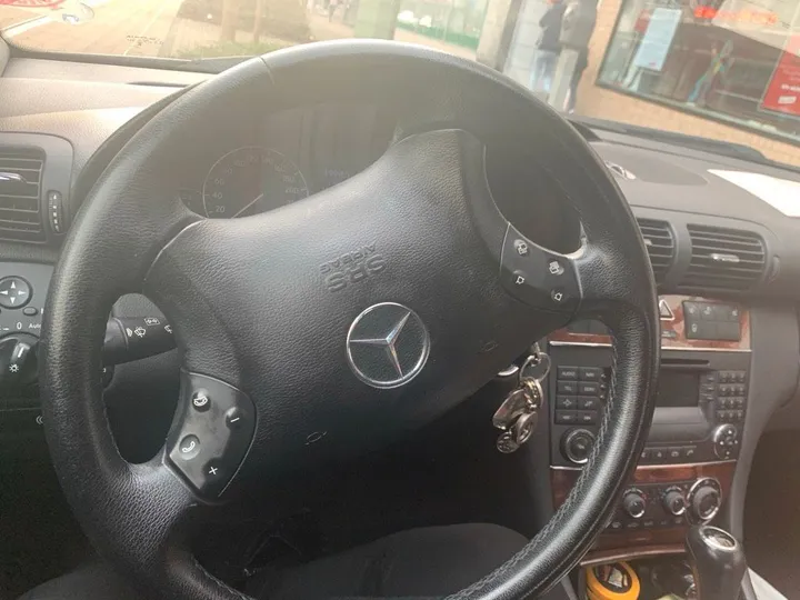 Mercedes-Benz C 180