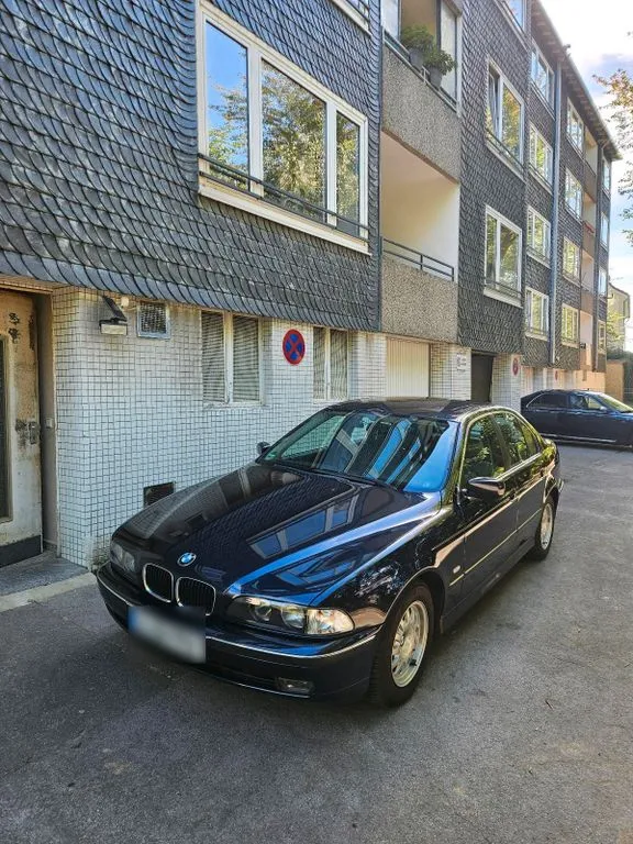 BMW 523