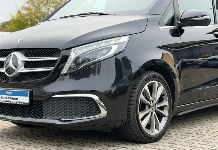 Mercedes-Benz 220
