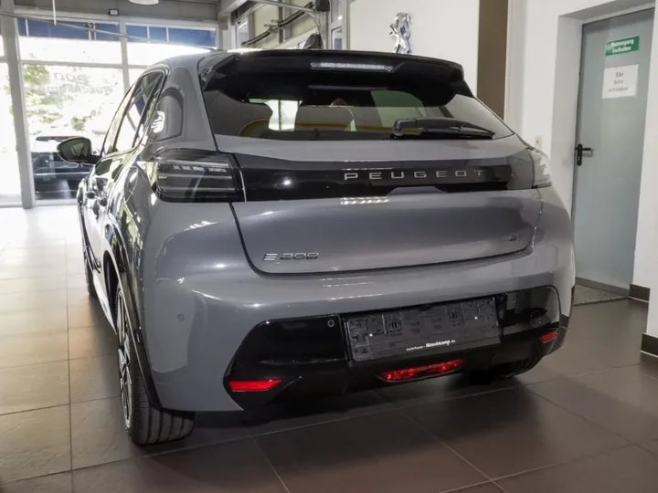 Peugeot e-208
