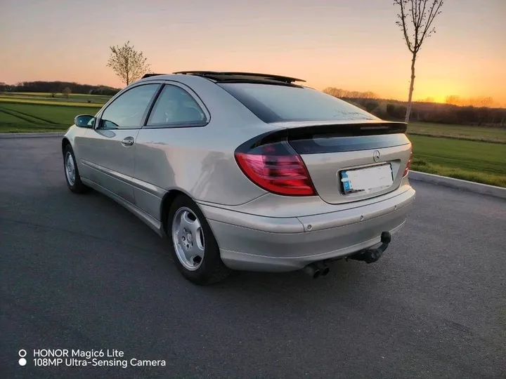 Mercedes-Benz C 180
