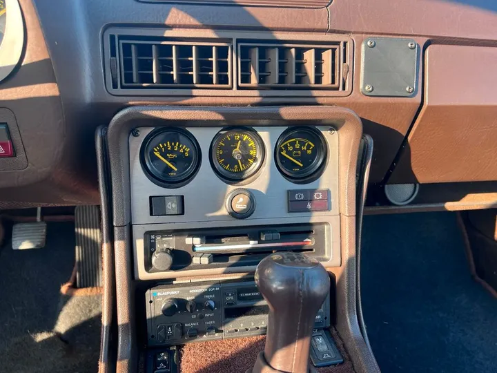 Porsche 944