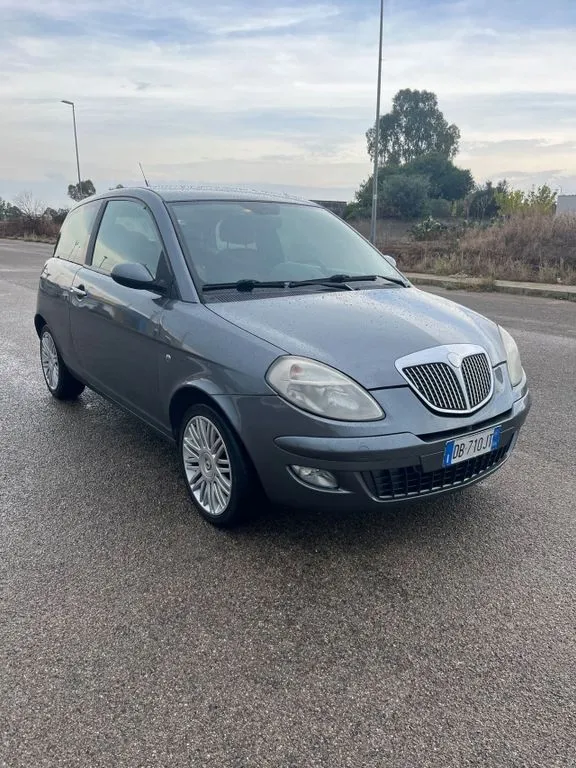 Lancia Ypsilon