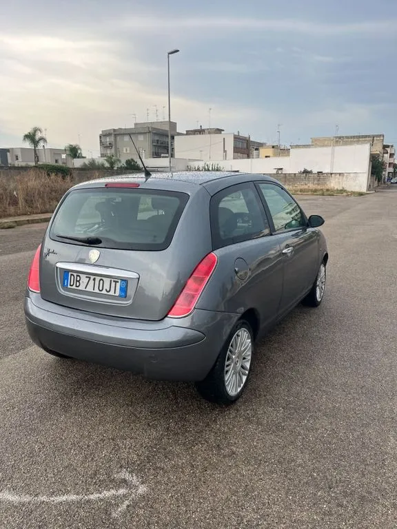 Lancia Ypsilon